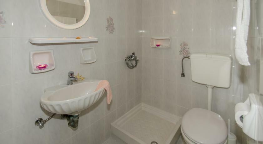 Andreas And Petrinela Rooms Triovasalos Екстер'єр фото